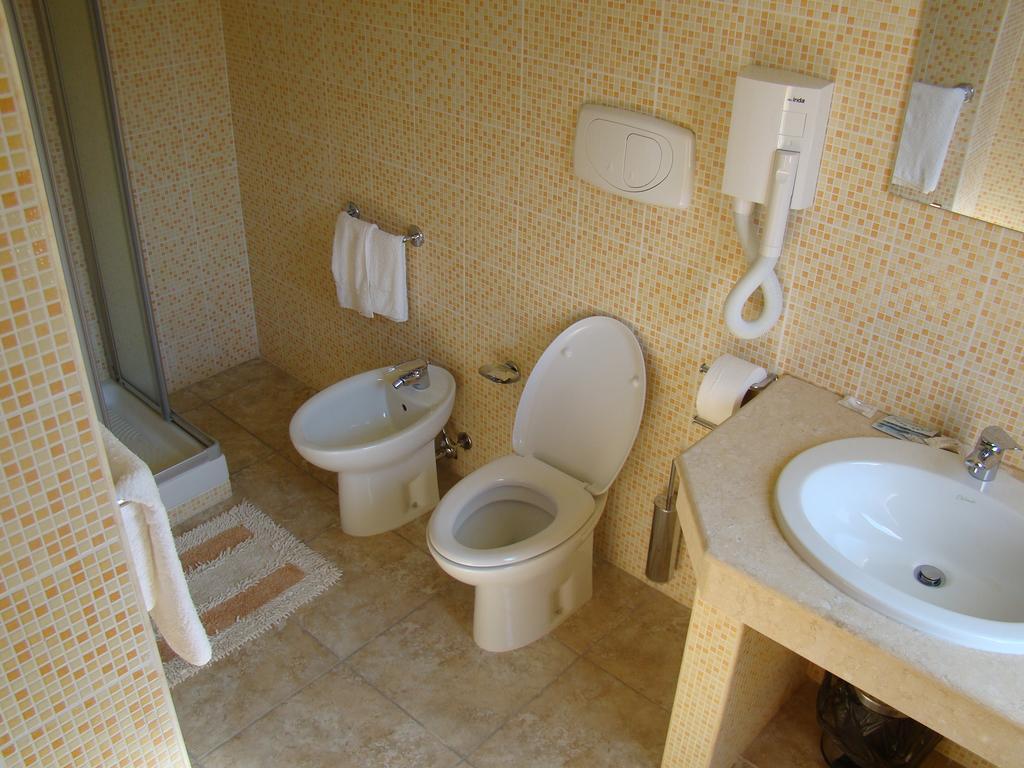 Hotel Ristorante111 فيلابيانا الغرفة الصورة